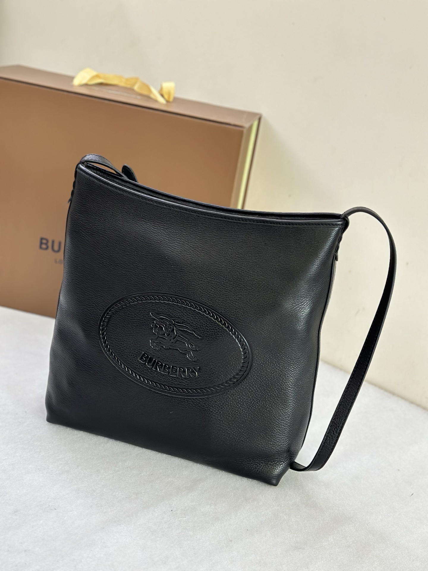 Bv*b*rry small highlands shoulder bag in sand-28.5 x 11.5x 31cm