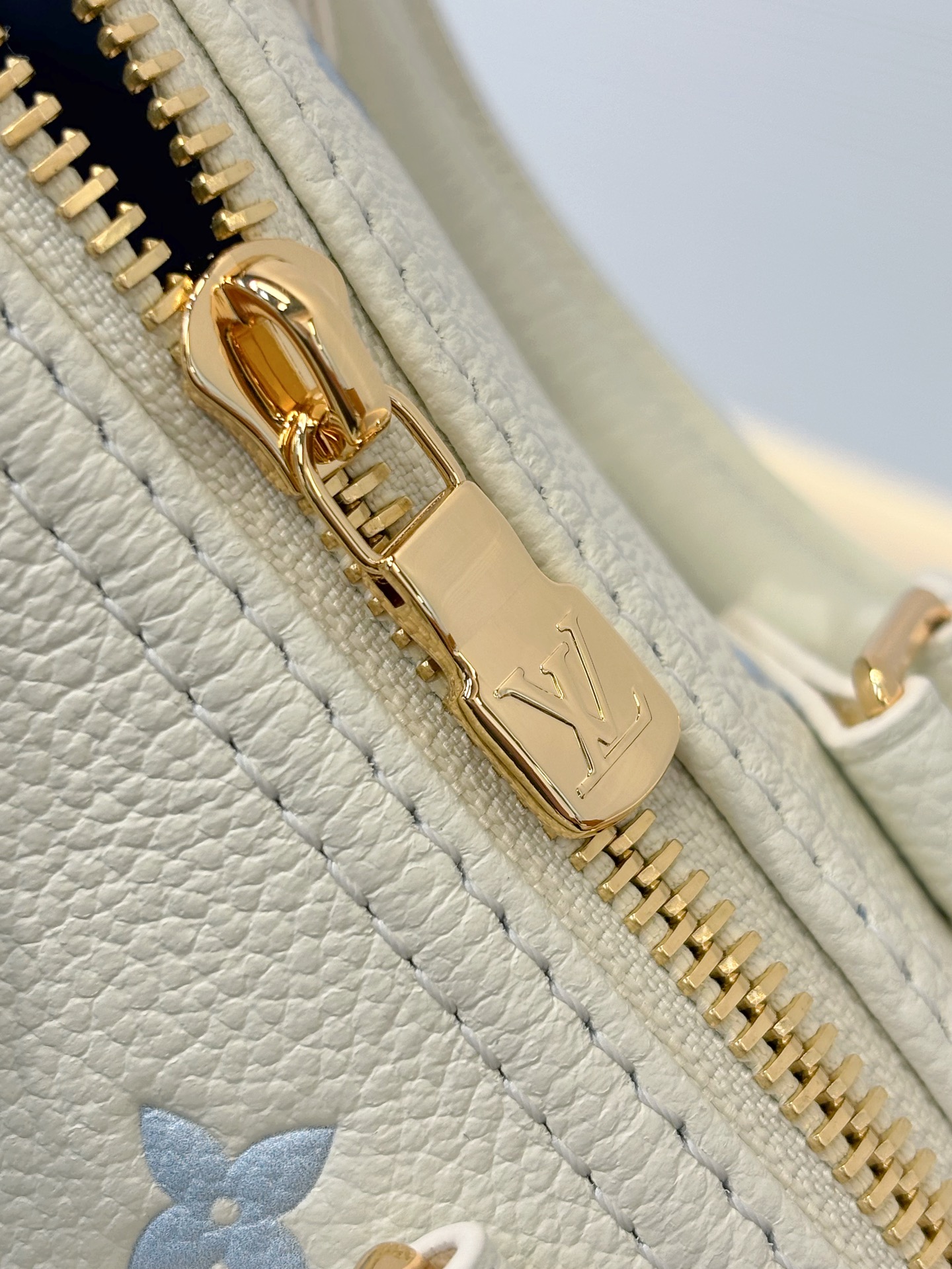 L0vis Vvtt0n Nano Speedy-M27702-16x10x7.5CM