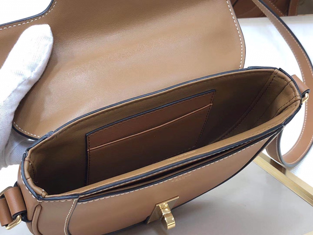 Celin Besace 16 Bag in Natural Calfskin -19*17*6CM